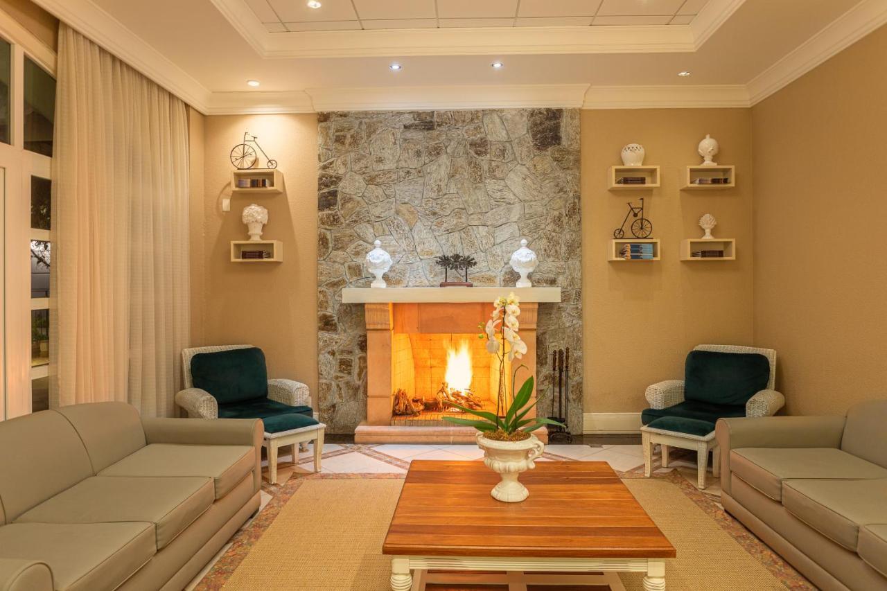 Il Campanario Villaggio Resort - Oficial Florianopolis Exterior photo A living room with a fireplace
