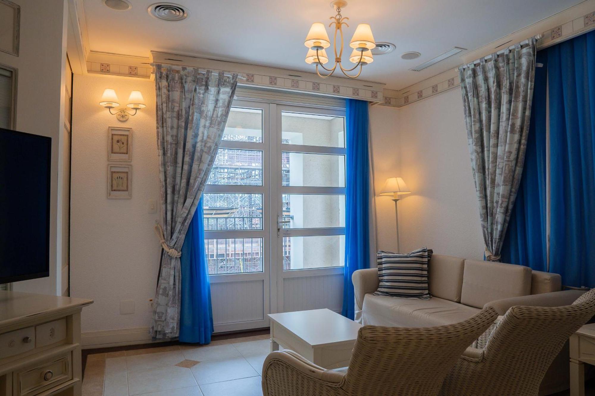 Il Campanario Villaggio Resort - Oficial Florianopolis Exterior photo A living room with curtains